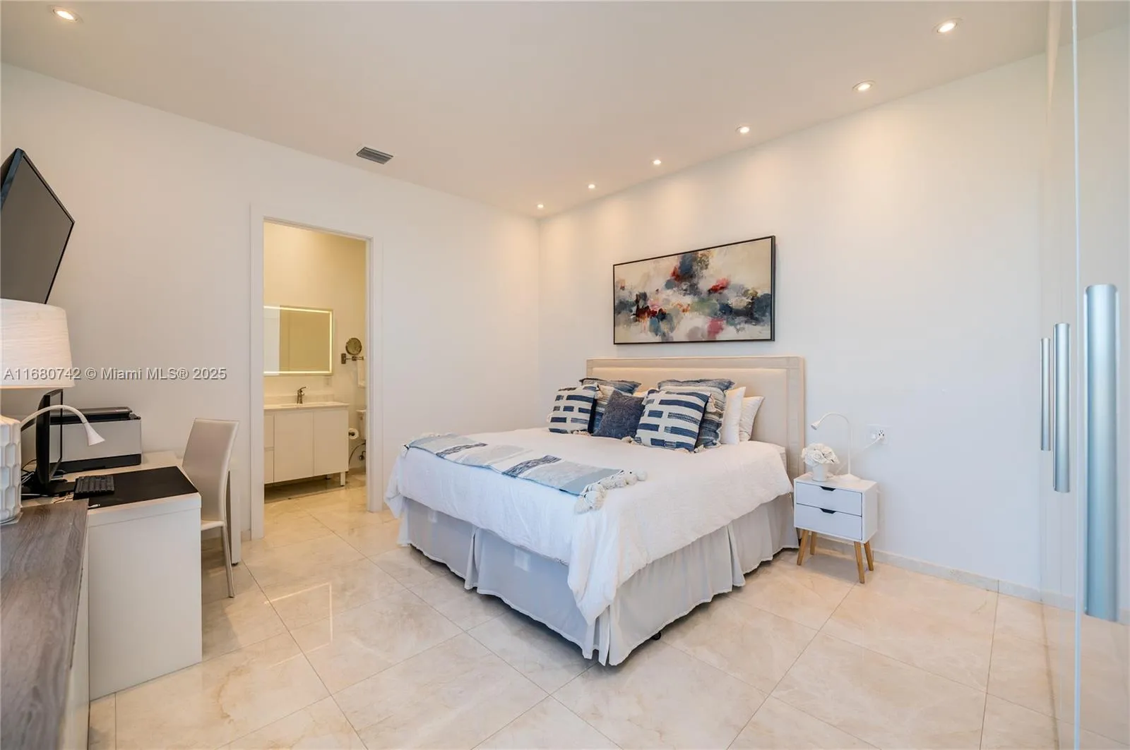 Key Biscayne, Florida 33149, United States, 1 Bedroom Bedrooms, ,2 BathroomsBathrooms,Residential,Active,37451