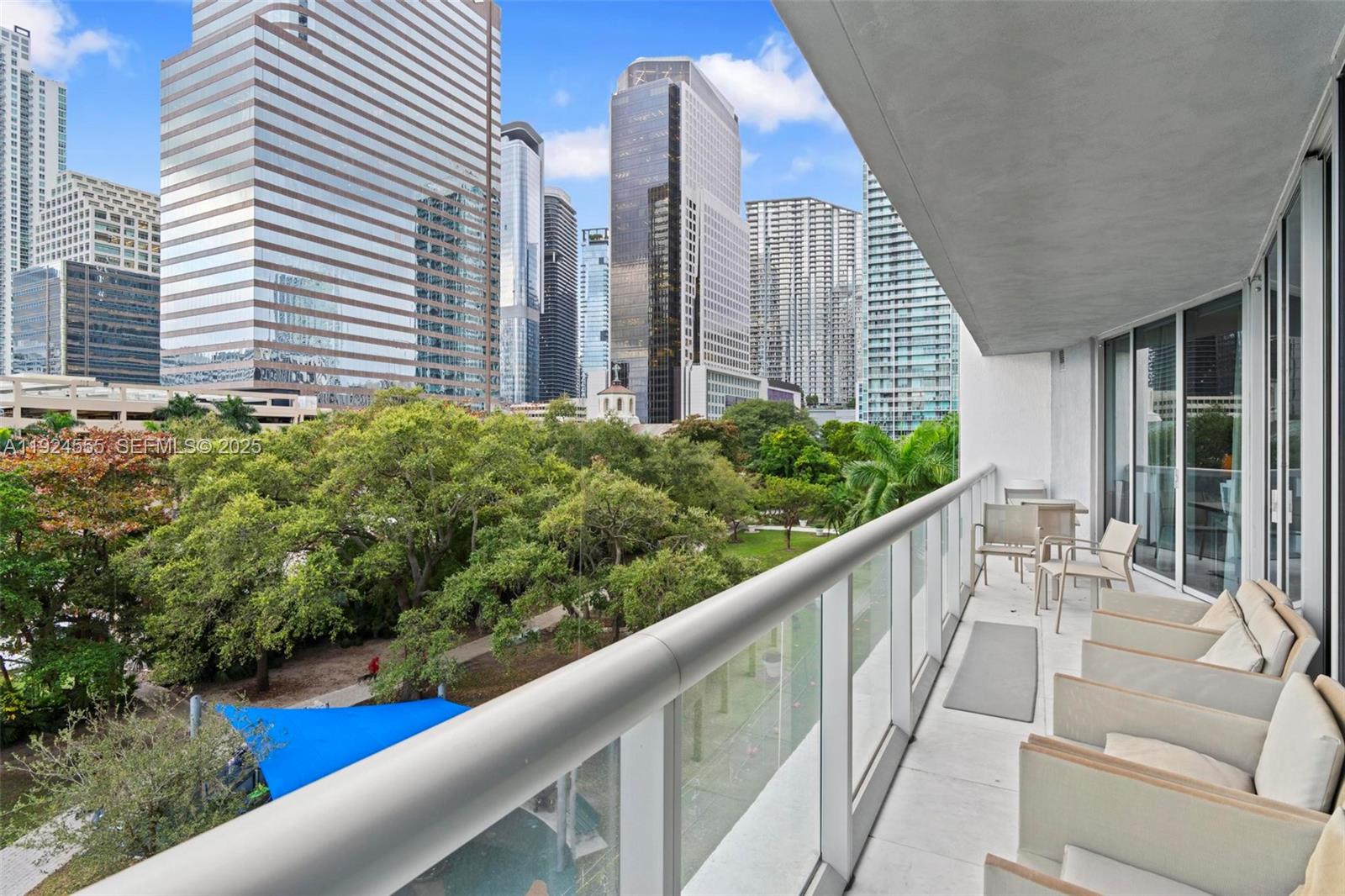 495 Brickell Ave 501, Miami, FL, 33131/$1,599,000 1 495 Brickell Ave 501