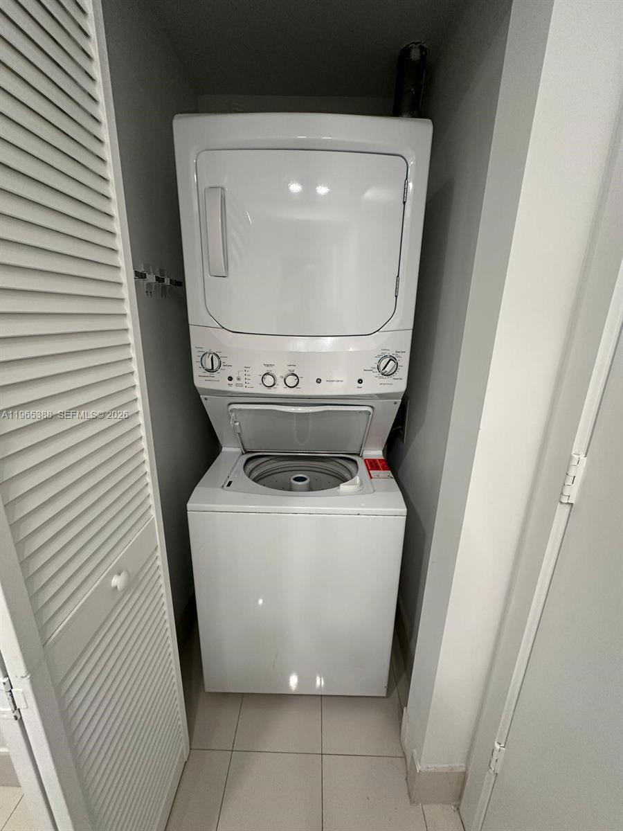 3401 MIDTOWN CONDO - Residential