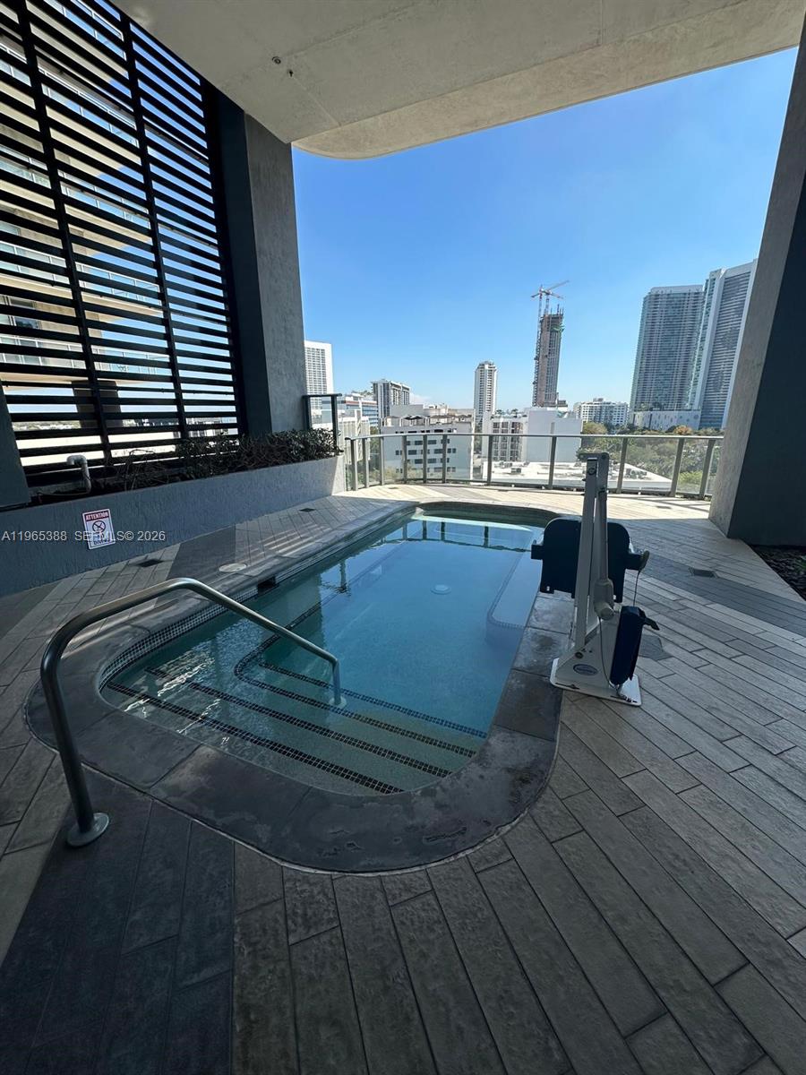 3401 MIDTOWN CONDO - Residential