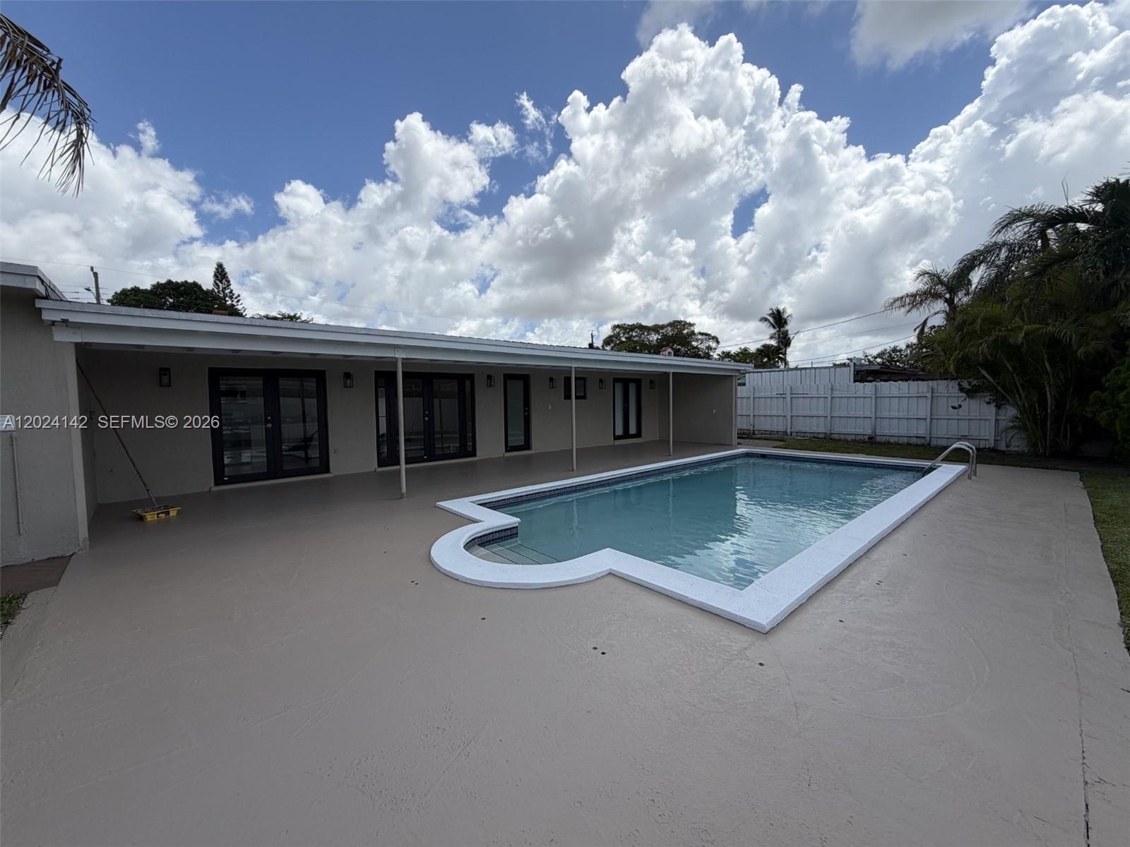 CORAL PARK ESTATES SEC 5 - Residential Lease