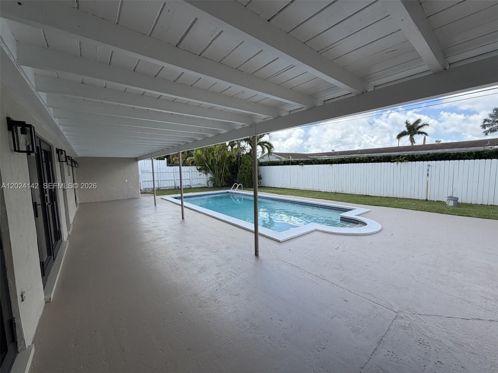CORAL PARK ESTATES SEC 5 - Residential Lease