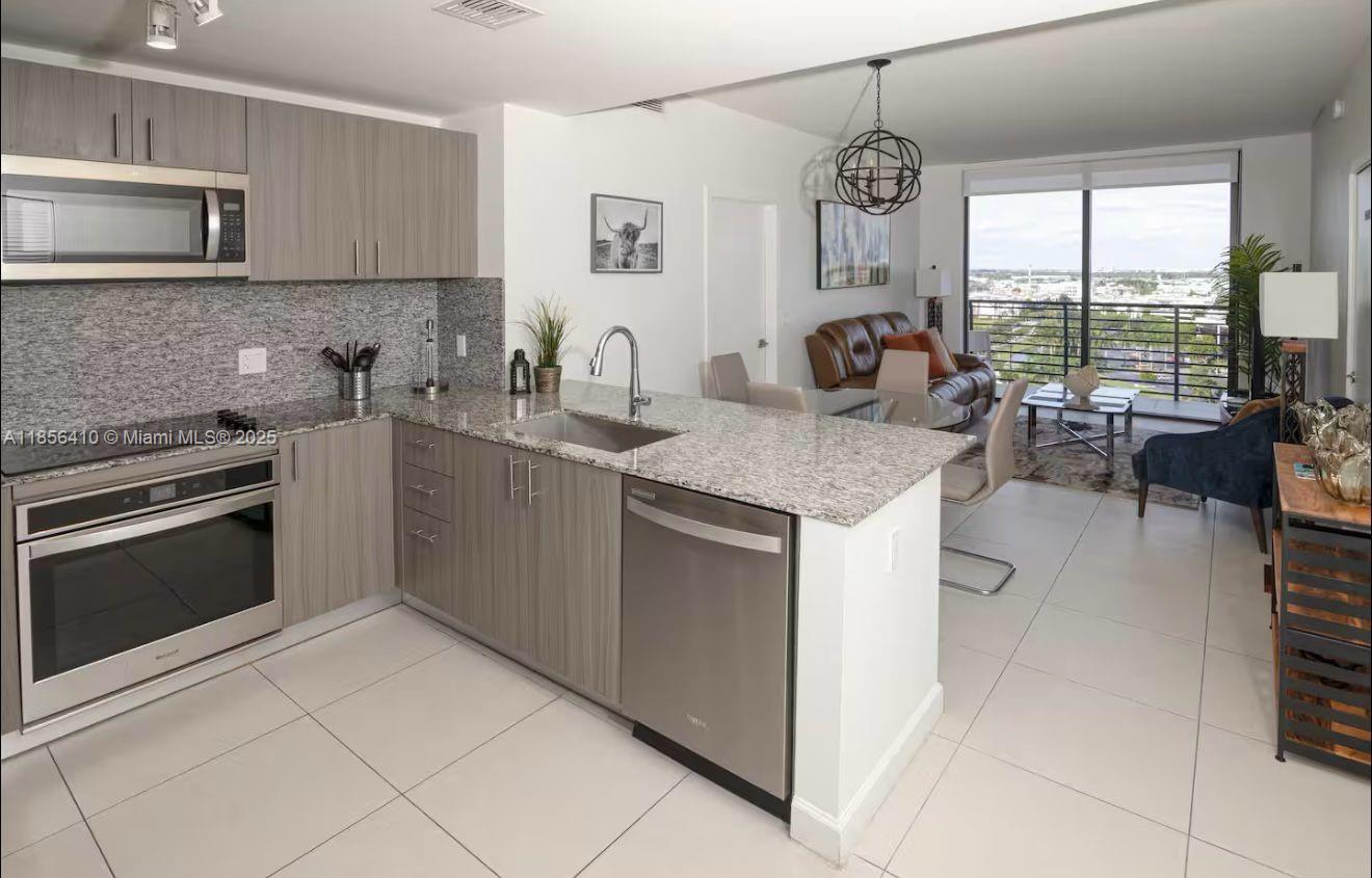 Furnished apartment in Downtown Doral. Available for short term and long term lease.