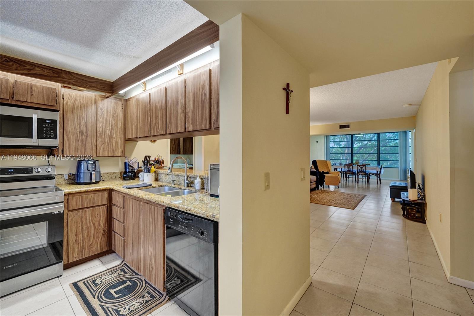 CONDO 22 OF WHITEHALL CON - Residential