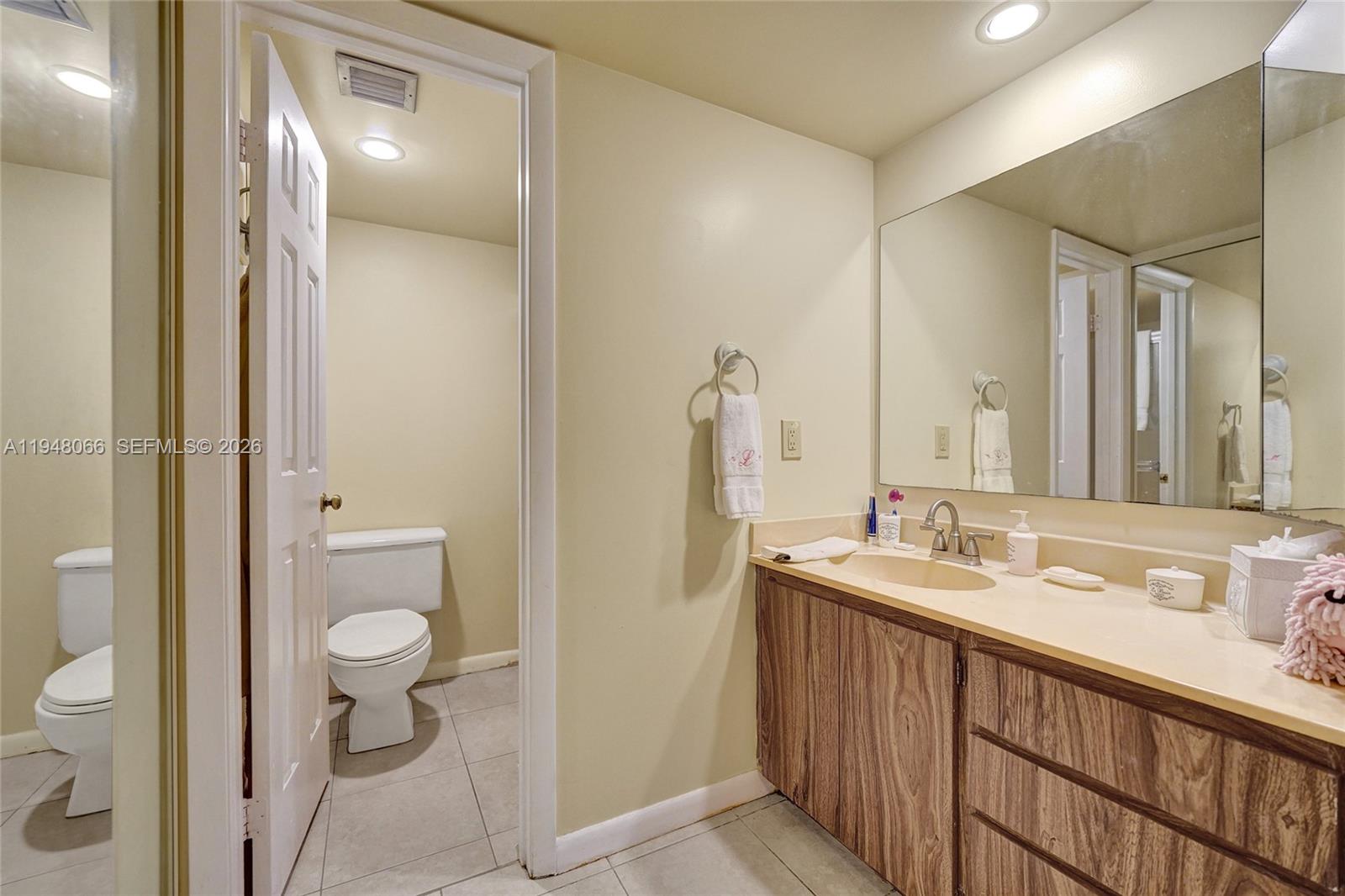 CONDO 22 OF WHITEHALL CON - Residential