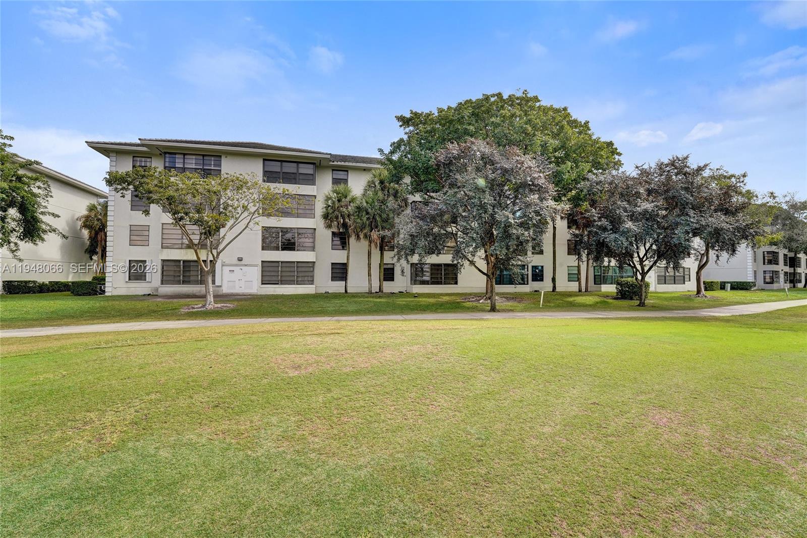 CONDO 22 OF WHITEHALL CON - Residential