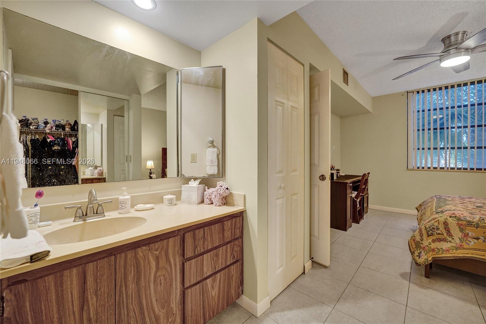 CONDO 22 OF WHITEHALL CON - Residential