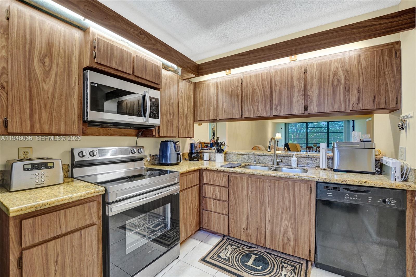 CONDO 22 OF WHITEHALL CON - Residential