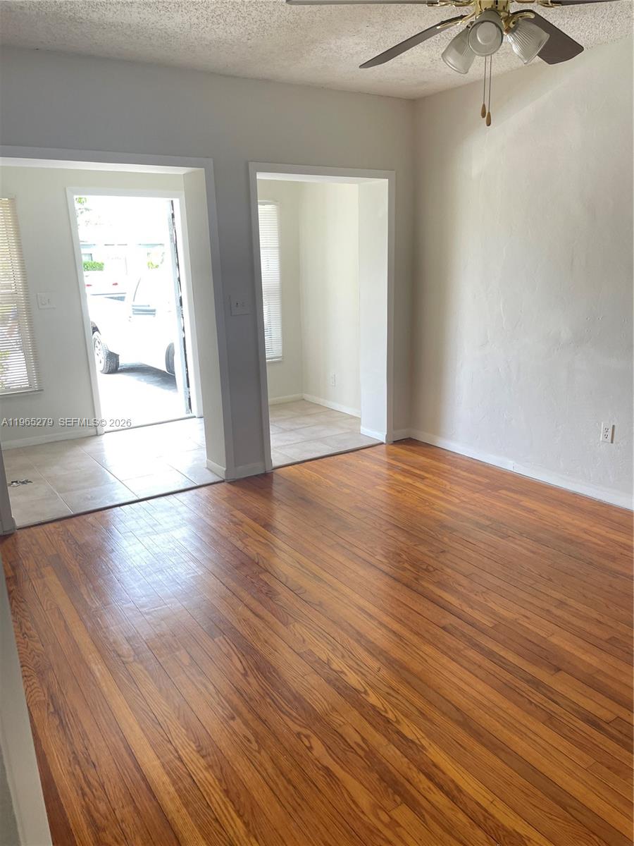 HOLLYWOOD ESTATES - Residential Income