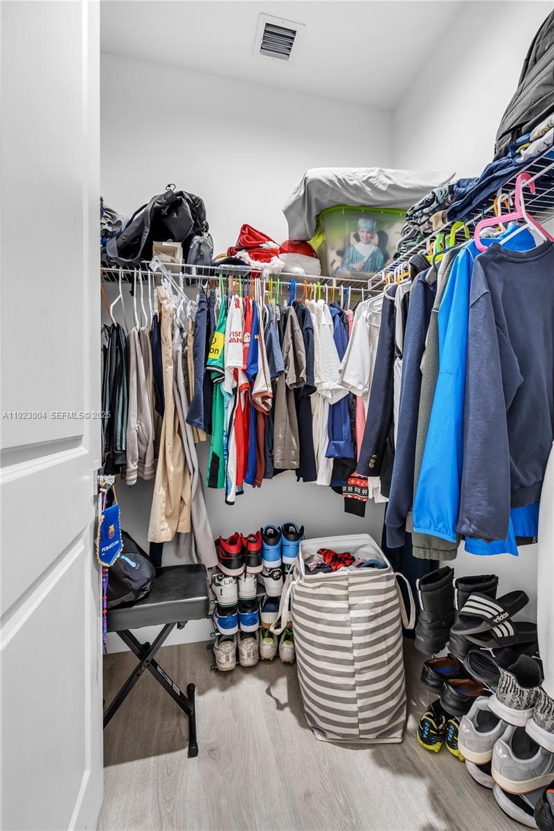 CANARIAS EAST - Residential Lease