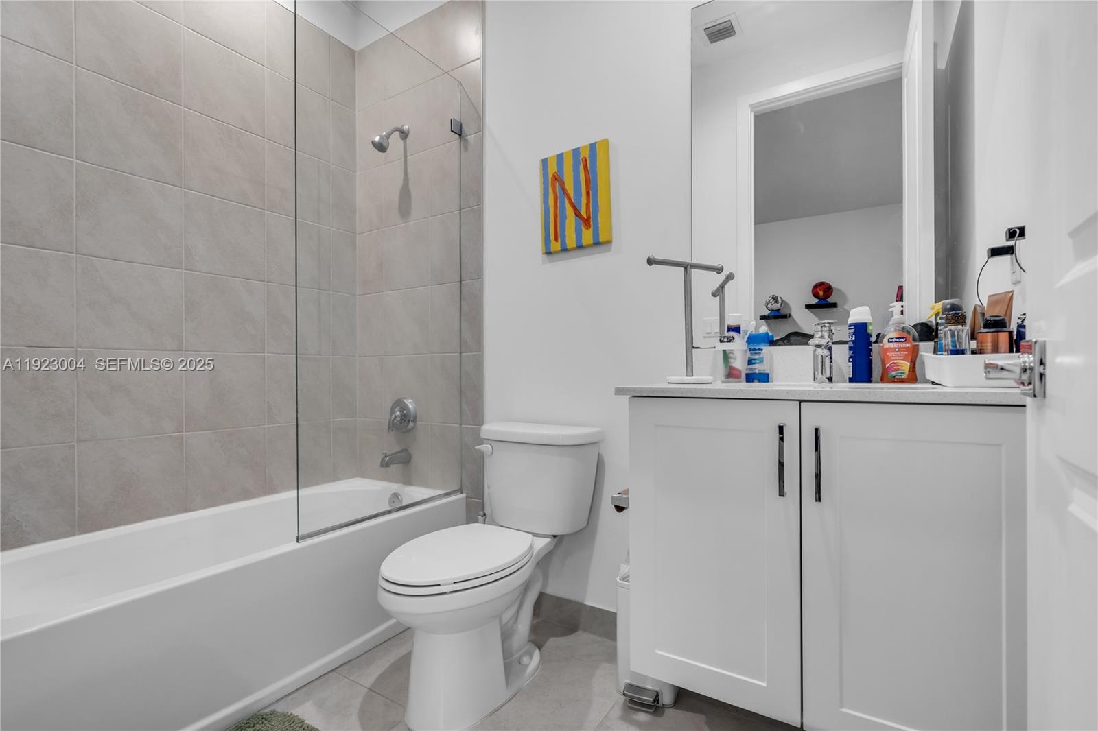 CANARIAS EAST - Residential Lease