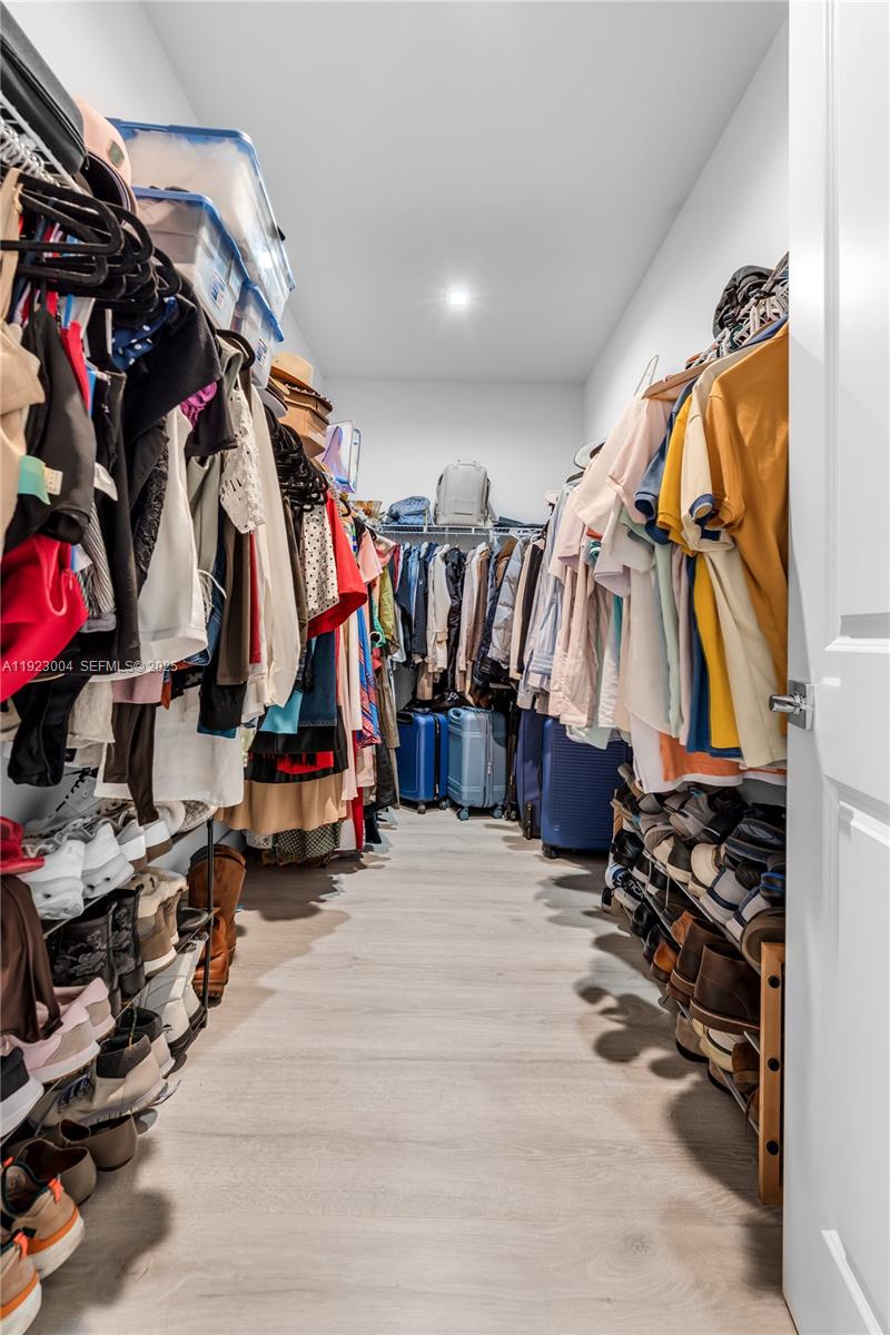 CANARIAS EAST - Residential Lease