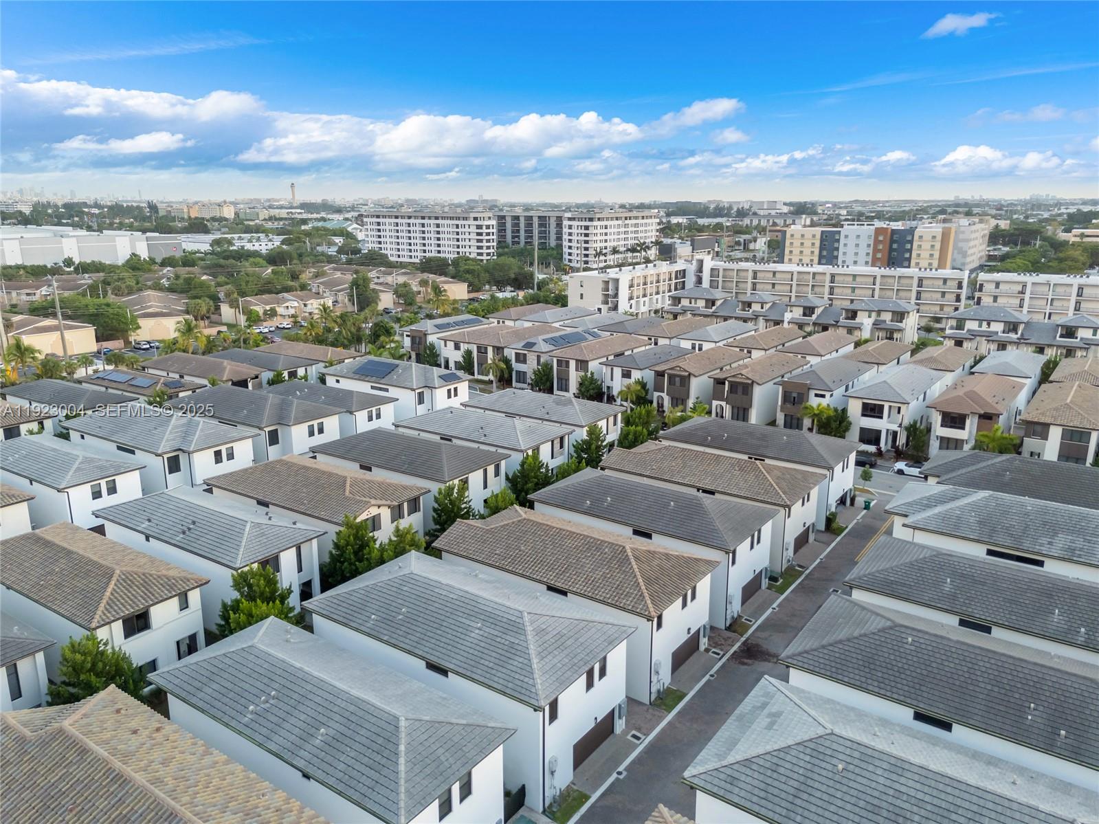 CANARIAS EAST - Residential Lease