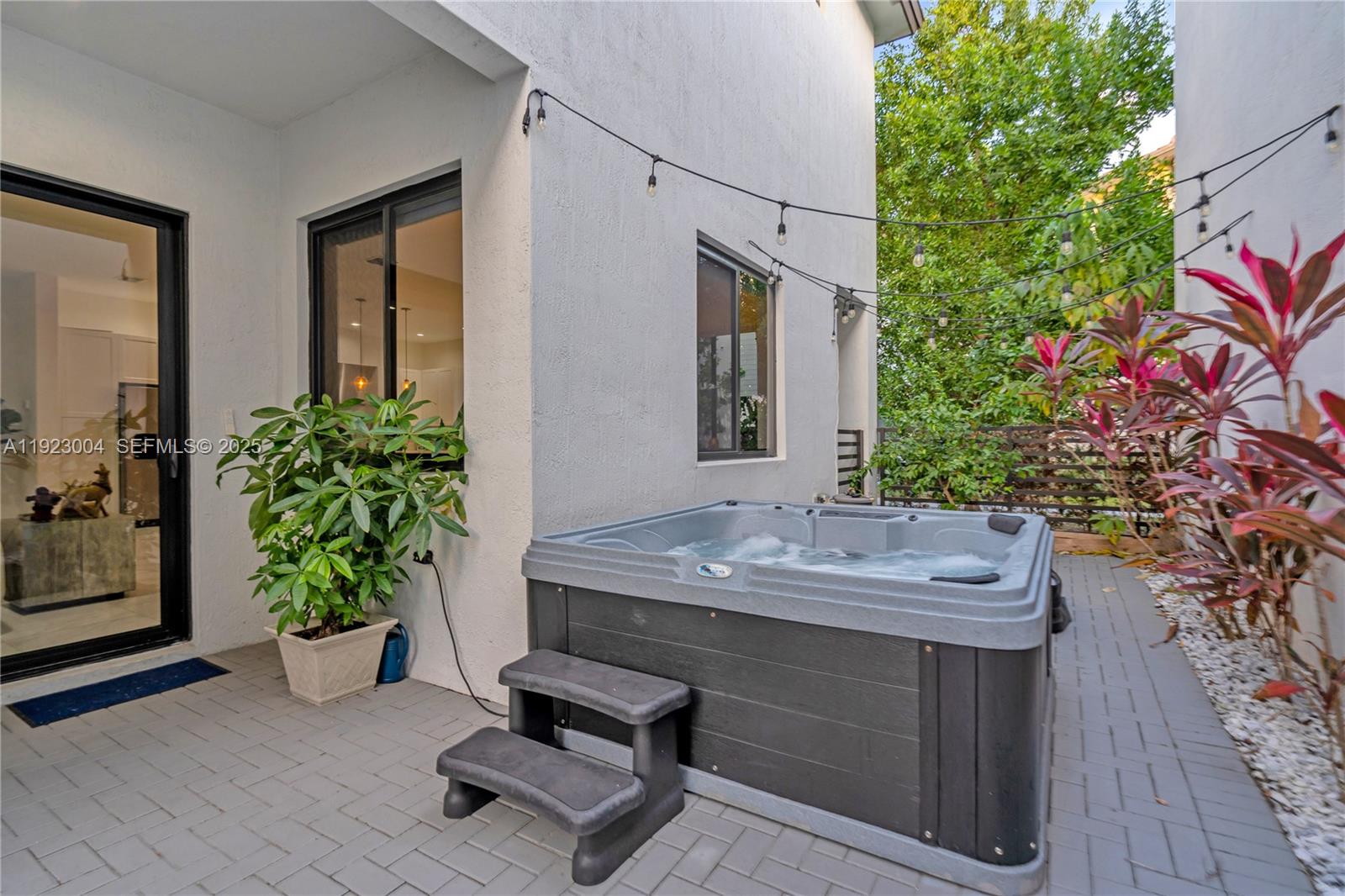 CANARIAS EAST - Residential Lease