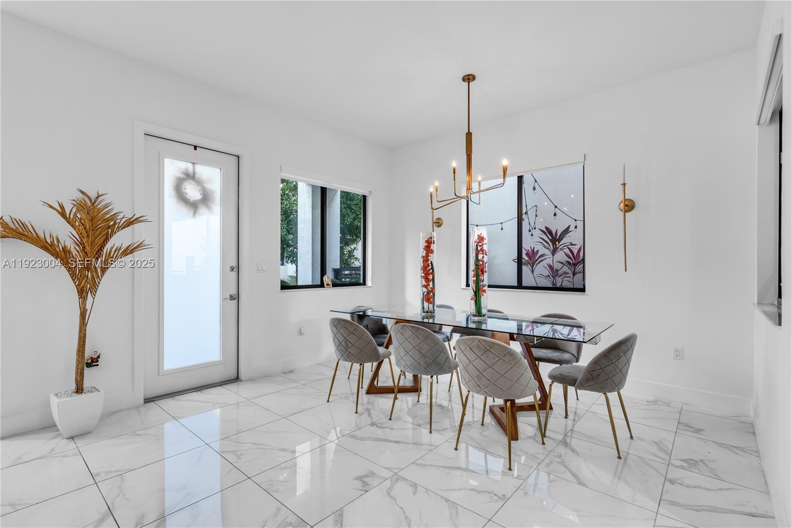 CANARIAS EAST - Residential Lease