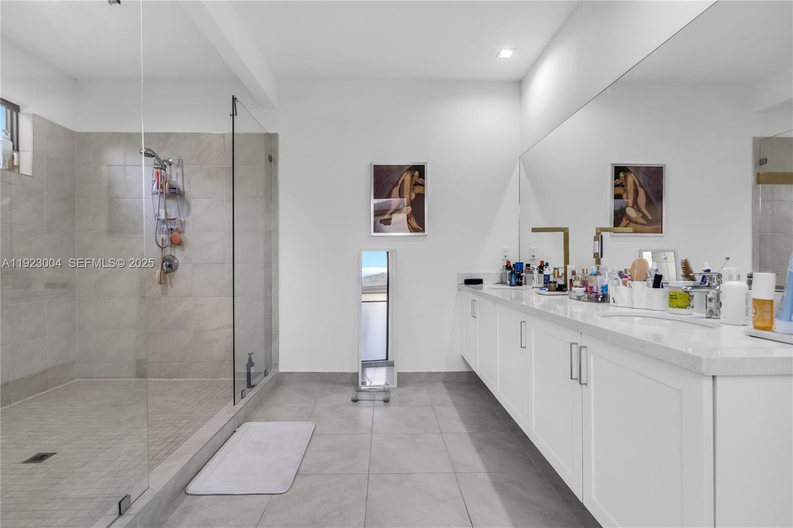 CANARIAS EAST - Residential Lease