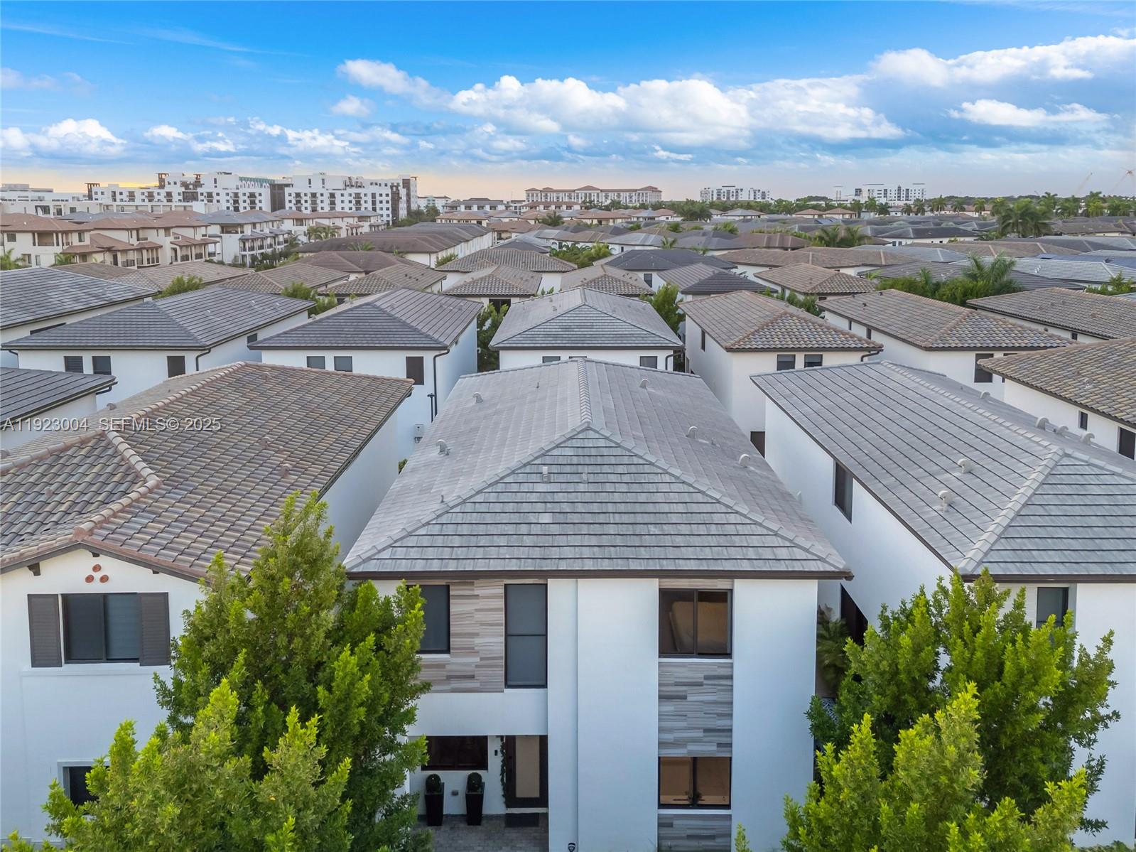 CANARIAS EAST - Residential Lease