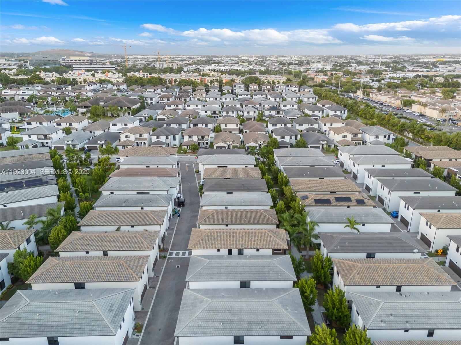 CANARIAS EAST - Residential Lease