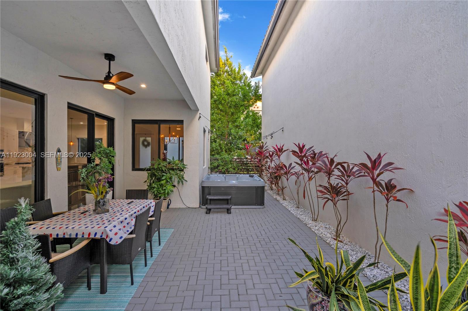 CANARIAS EAST - Residential Lease