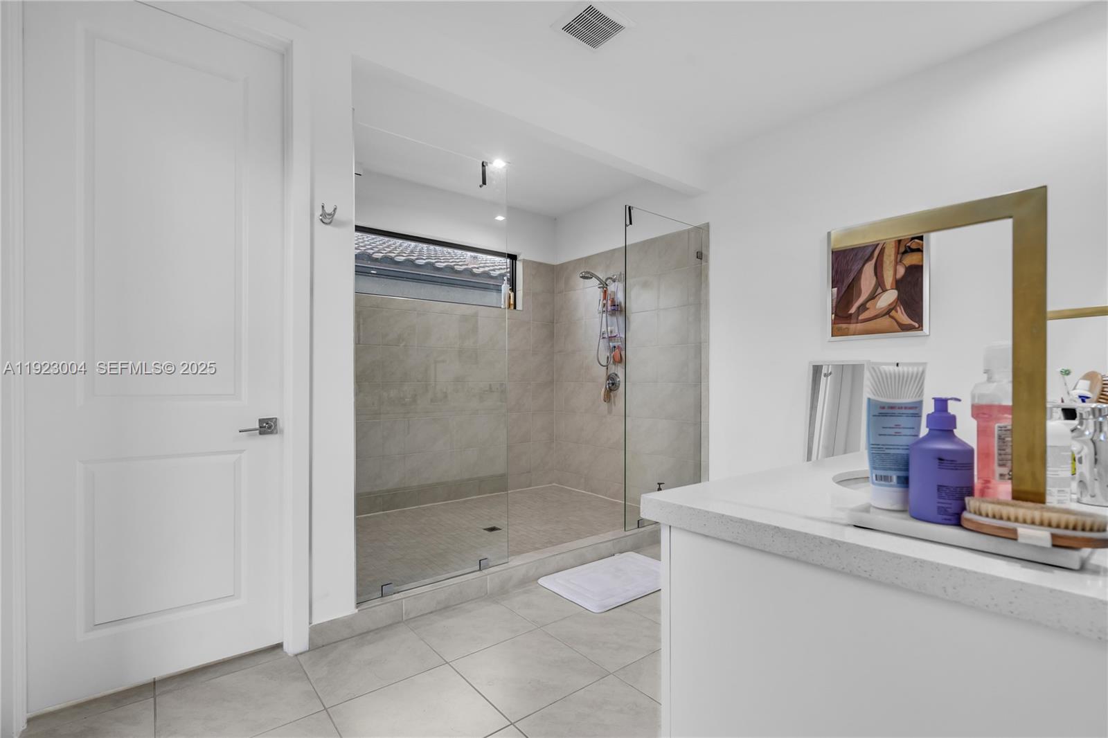 CANARIAS EAST - Residential Lease