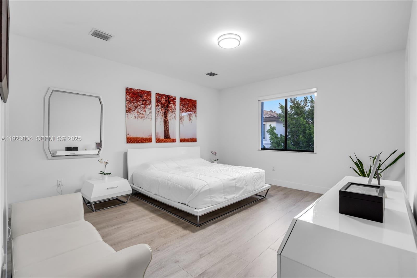 CANARIAS EAST - Residential Lease