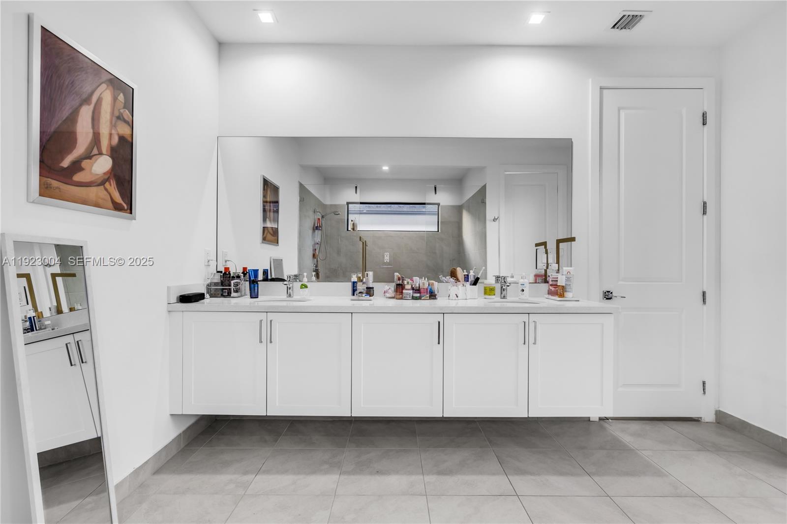 CANARIAS EAST - Residential Lease