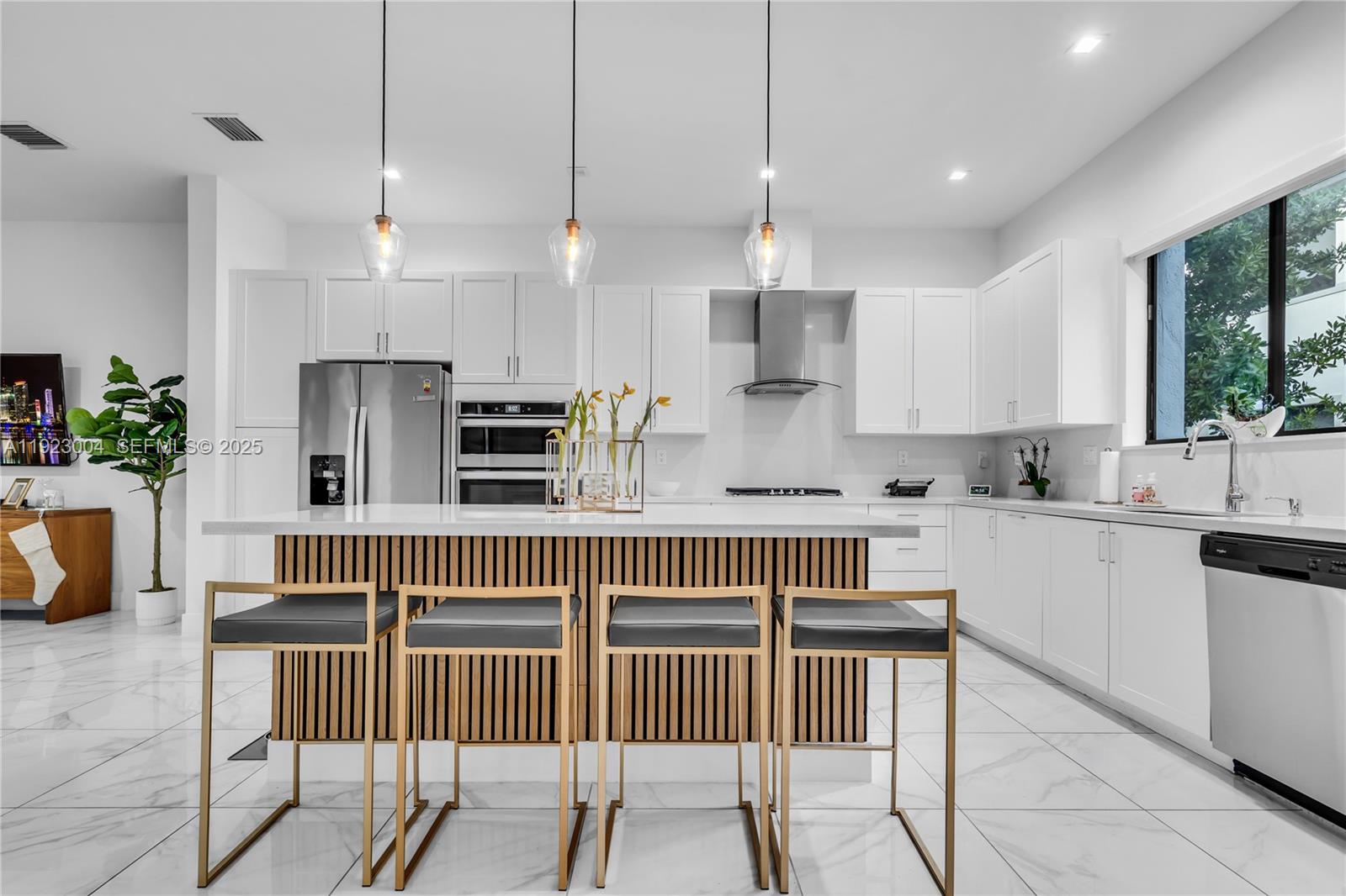 CANARIAS EAST - Residential Lease