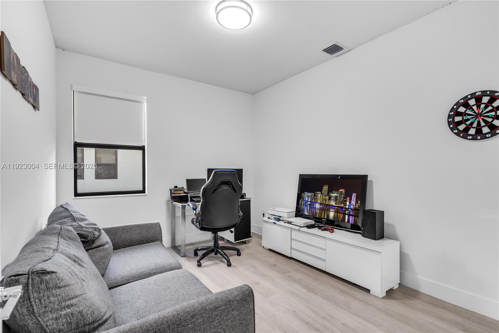 CANARIAS EAST - Residential Lease