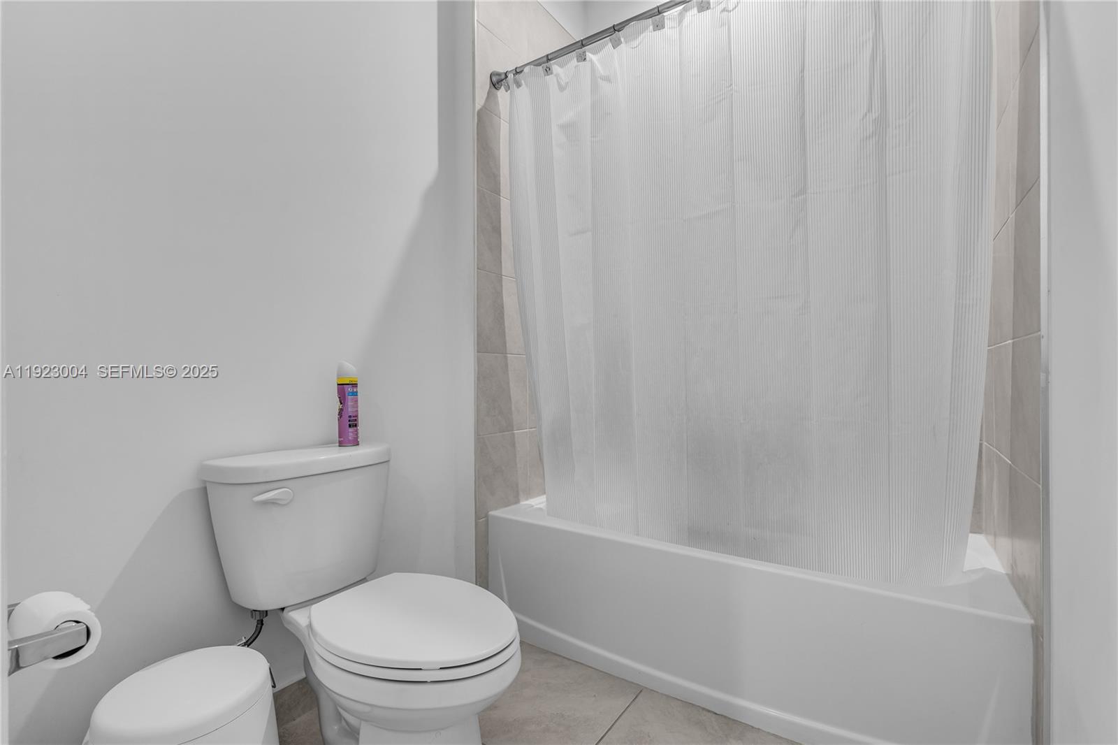 CANARIAS EAST - Residential Lease