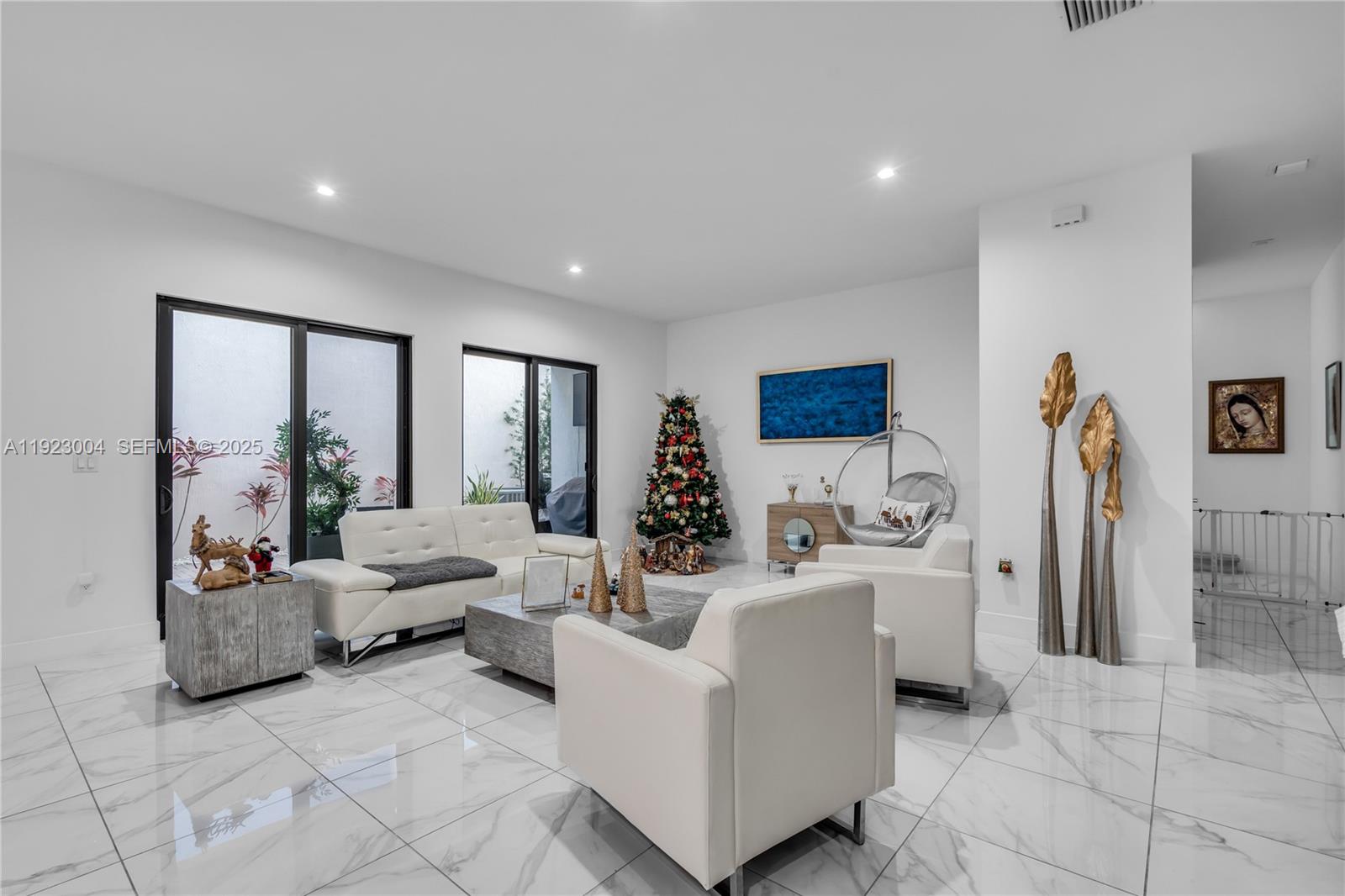 CANARIAS EAST - Residential Lease