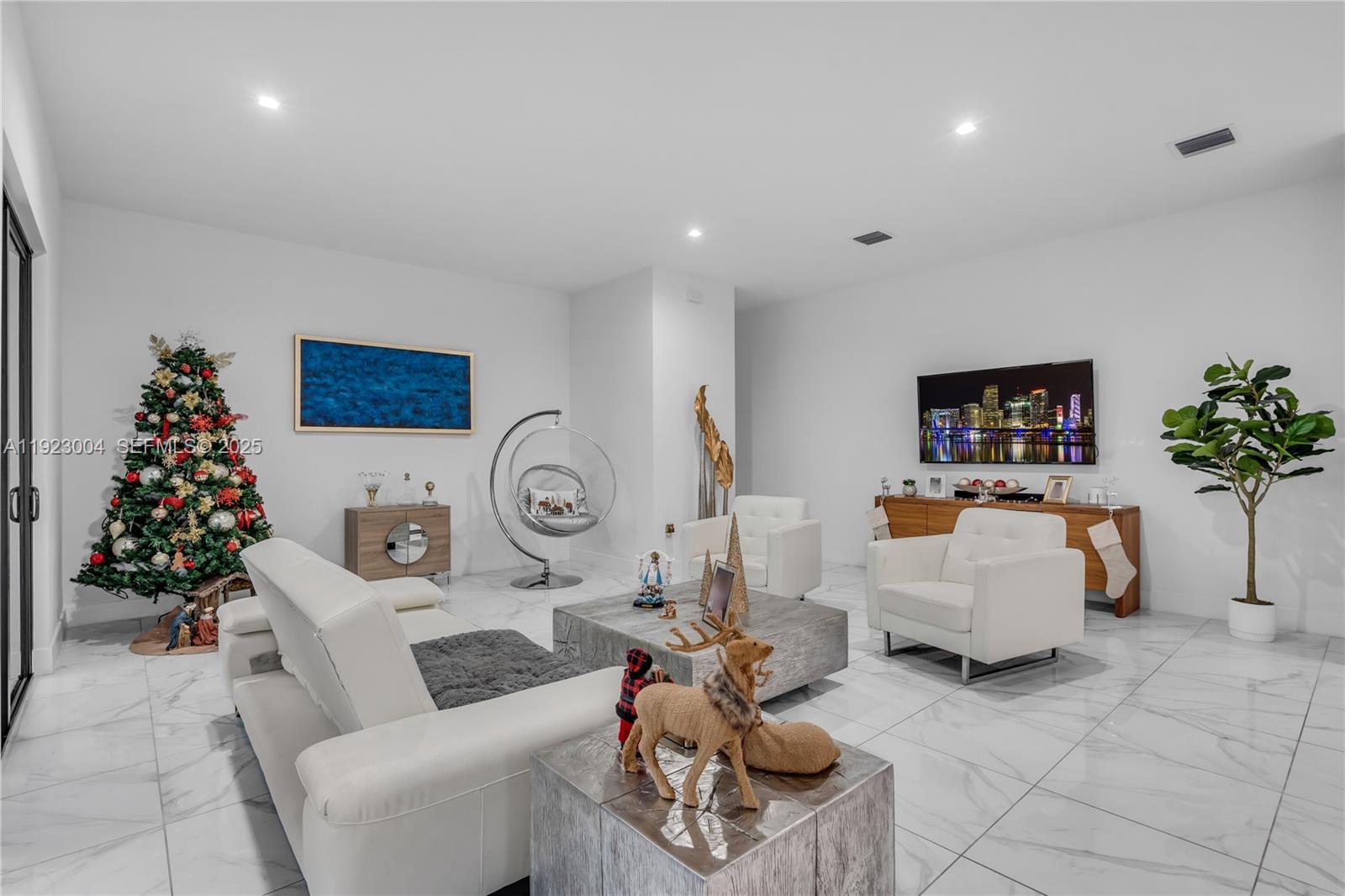 CANARIAS EAST - Residential Lease