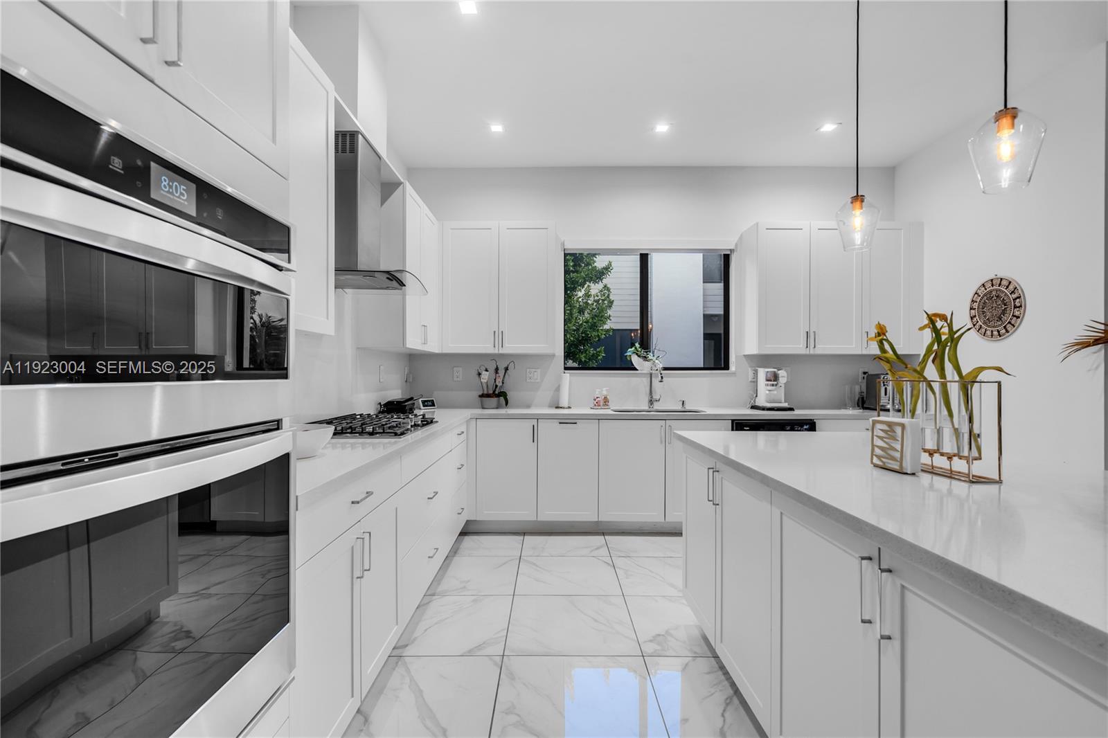 CANARIAS EAST - Residential Lease