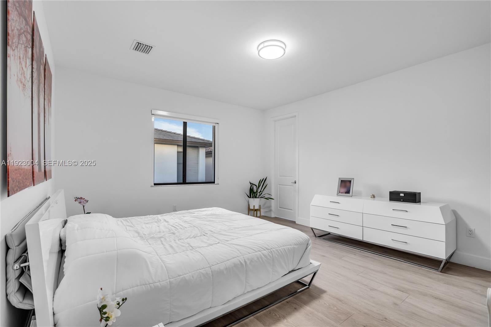 CANARIAS EAST - Residential Lease