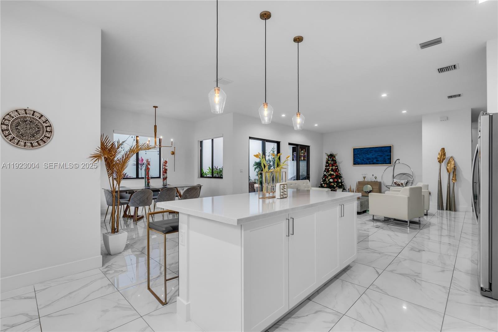 CANARIAS EAST - Residential Lease