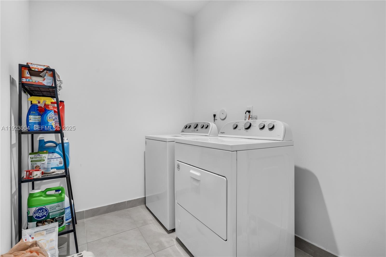 CANARIAS EAST - Residential Lease