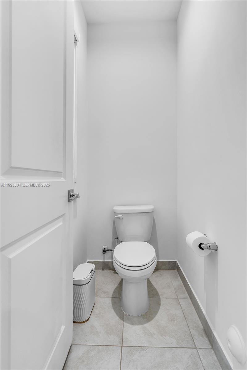 CANARIAS EAST - Residential Lease