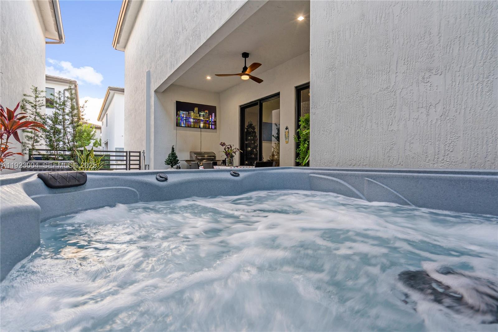 CANARIAS EAST - Residential Lease