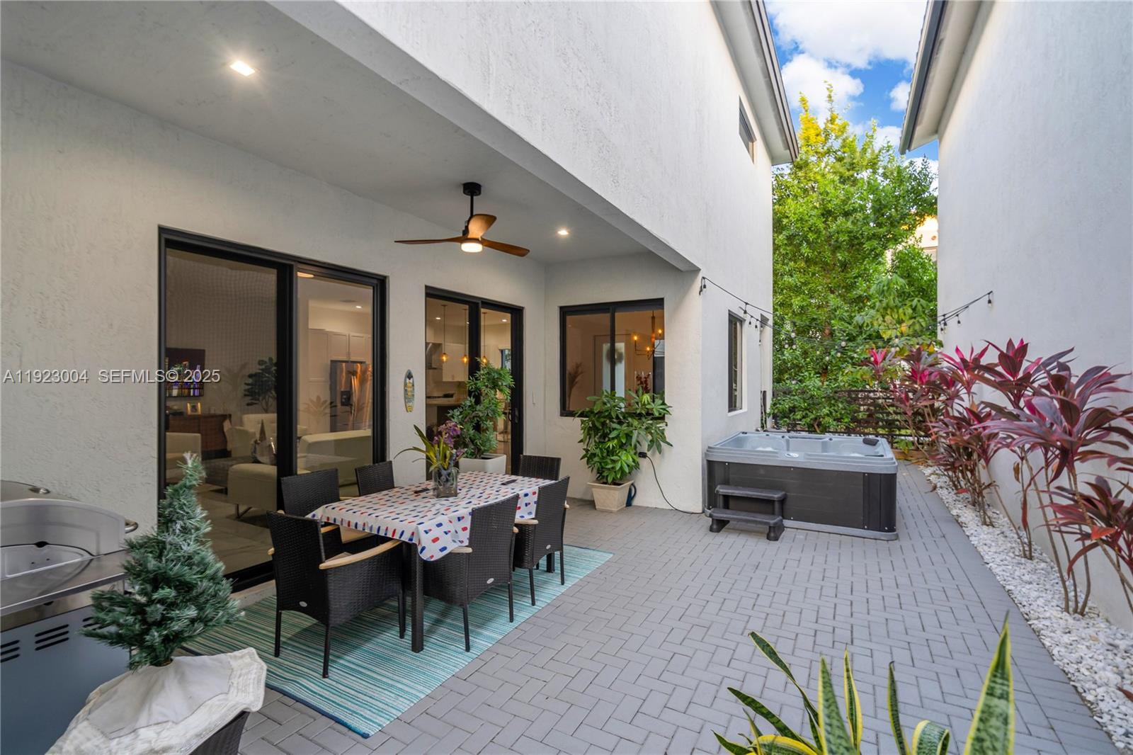 CANARIAS EAST - Residential Lease