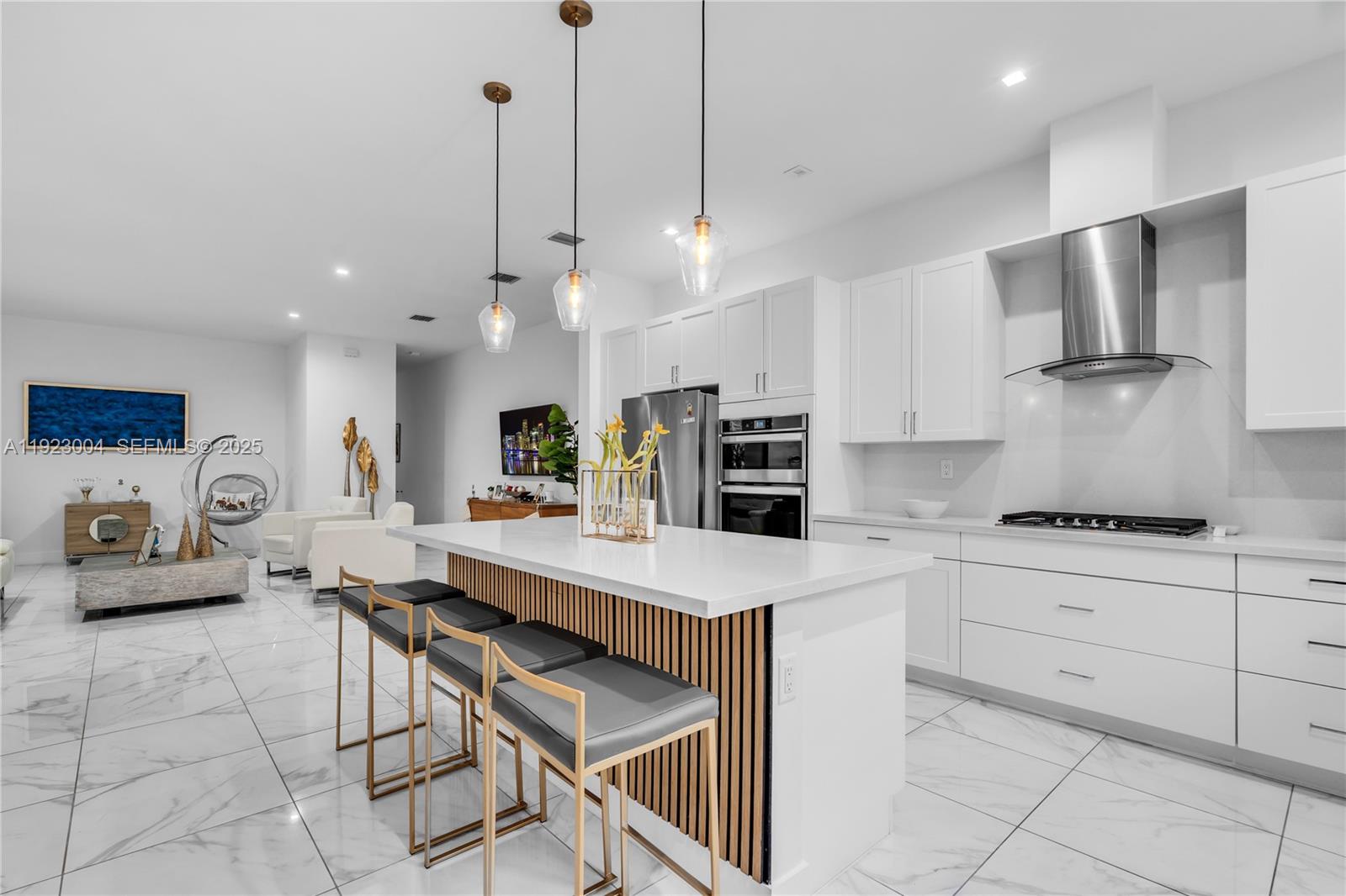 CANARIAS EAST - Residential Lease