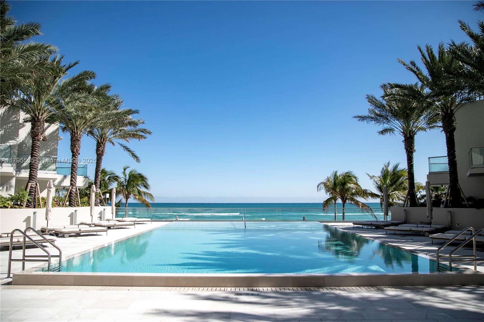 TURNBERRY OCEAN CLUB - Residential