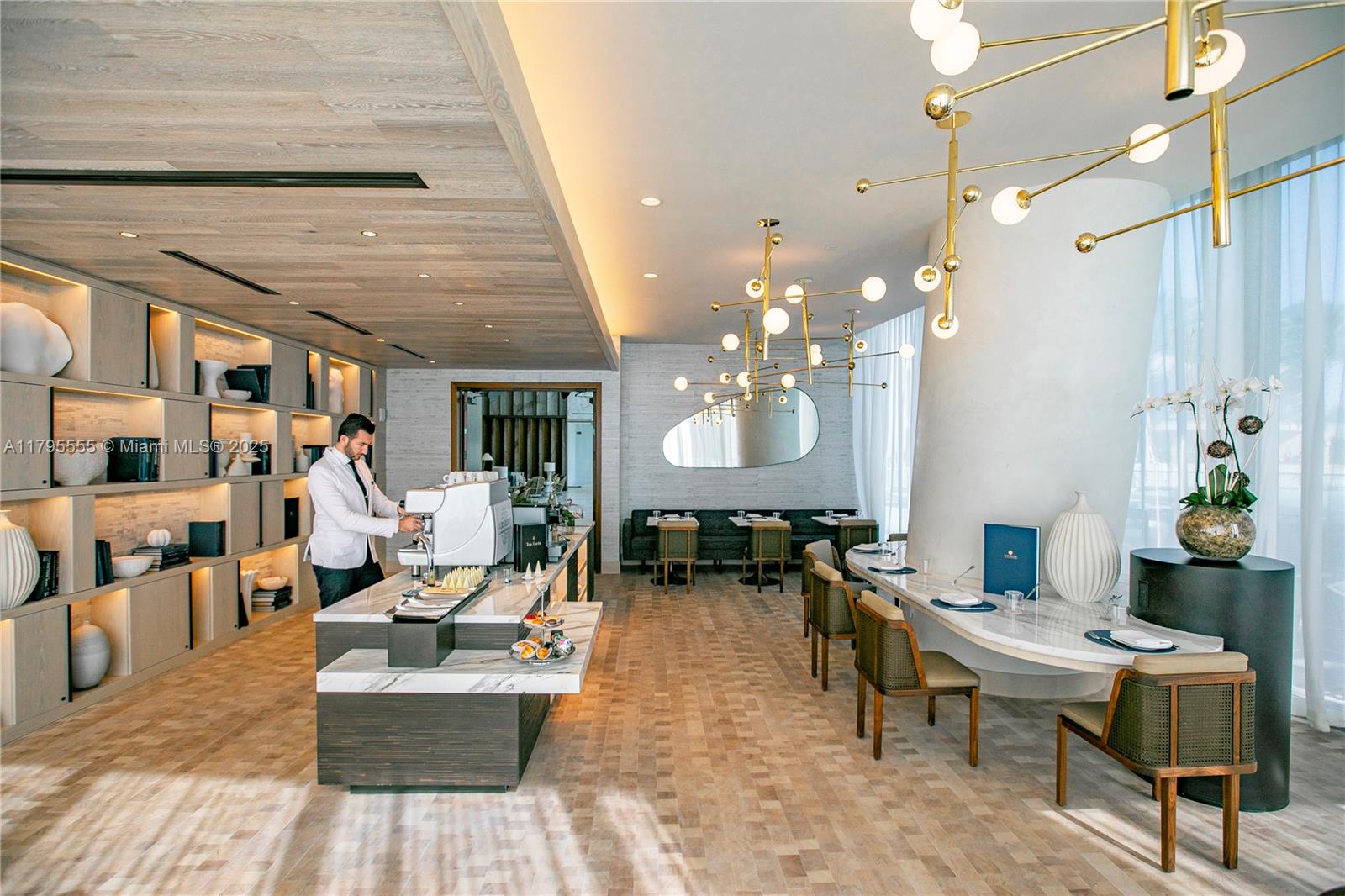 TURNBERRY OCEAN CLUB - Residential