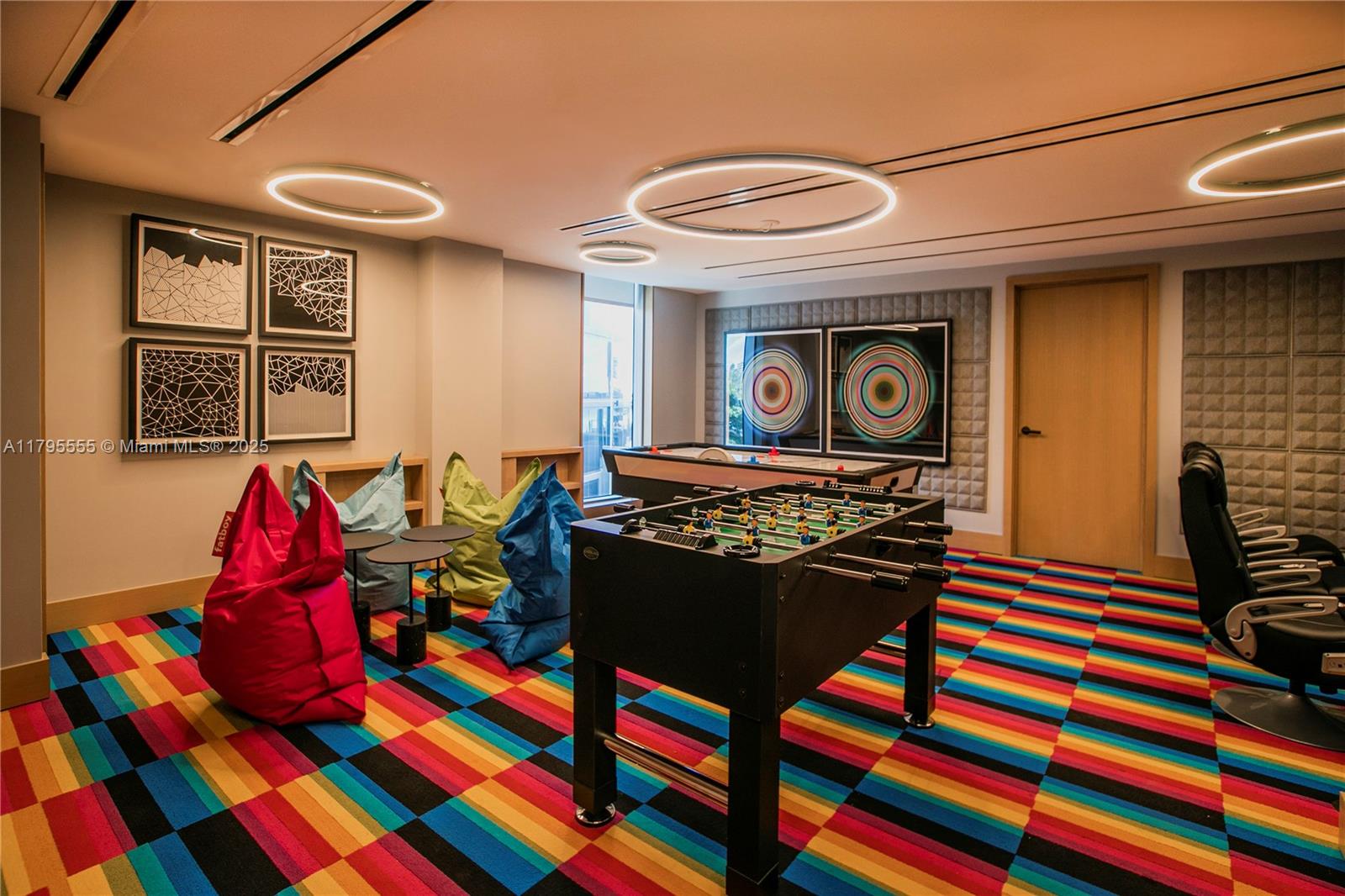 TURNBERRY OCEAN CLUB - Residential