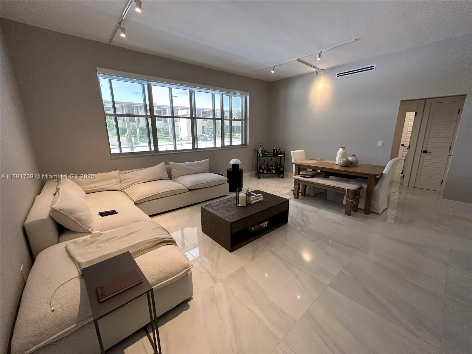 Coral Gables, Florida 33134, United States, 2 Bedrooms Bedrooms, ,2 BathroomsBathrooms,Residential,Active,223600