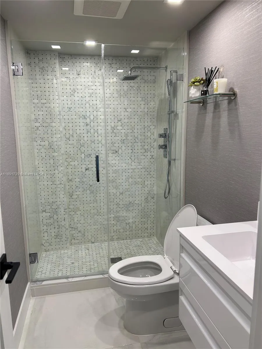 Coral Gables, Florida 33134, United States, 2 Bedrooms Bedrooms, ,2 BathroomsBathrooms,Residential,Active,223600