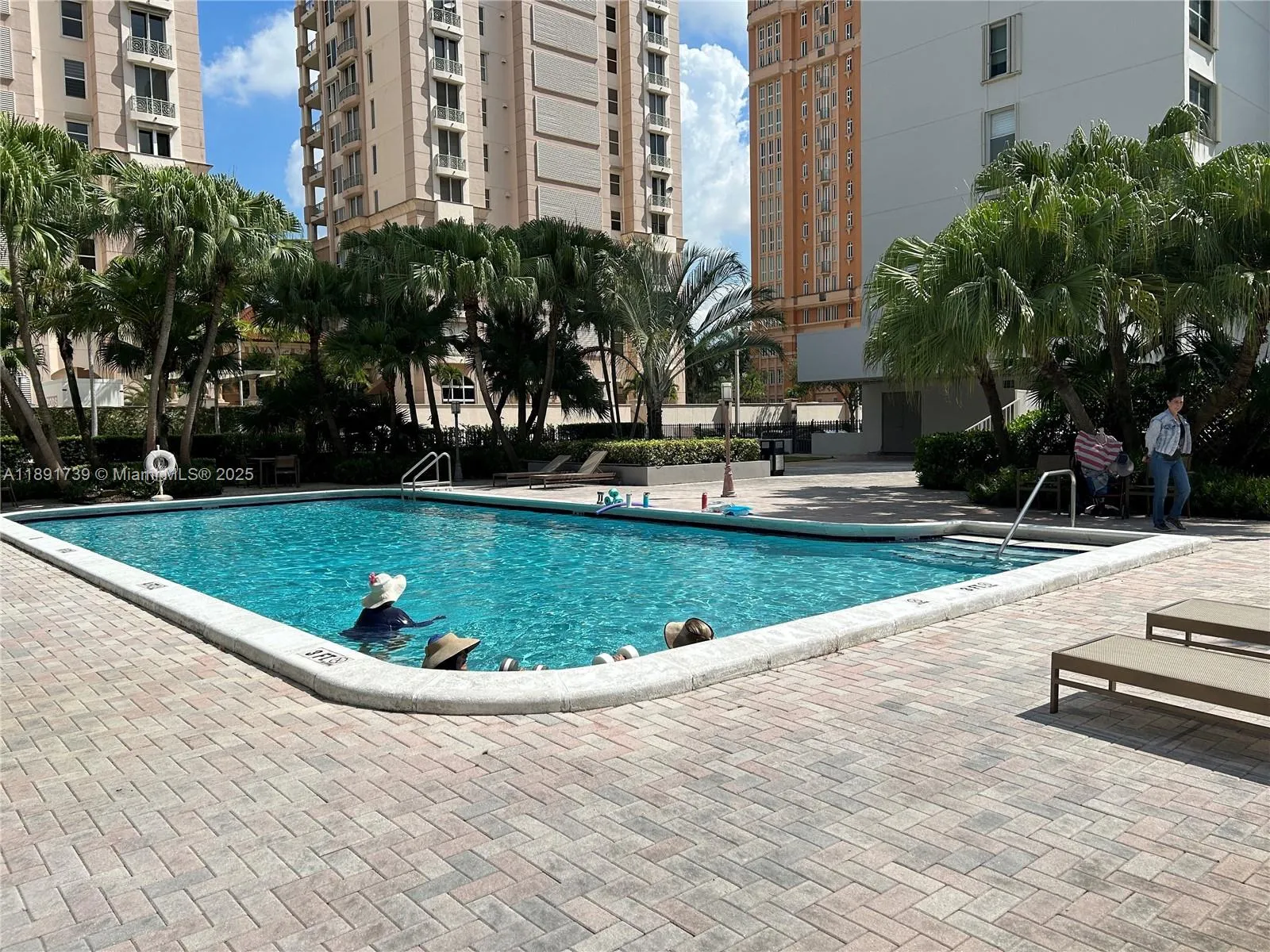 Coral Gables, Florida 33134, United States, 2 Bedrooms Bedrooms, ,2 BathroomsBathrooms,Residential,Active,223600