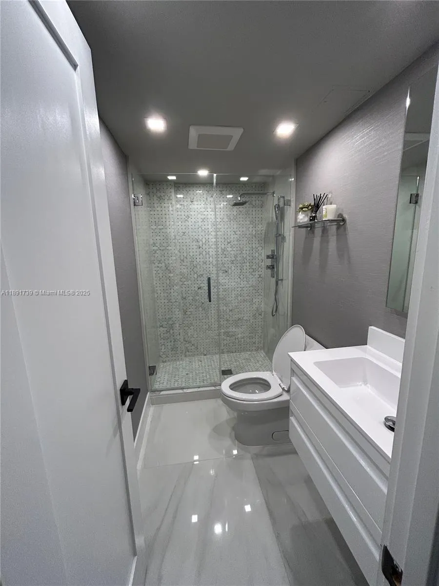 Coral Gables, Florida 33134, United States, 2 Bedrooms Bedrooms, ,2 BathroomsBathrooms,Residential,Active,223600