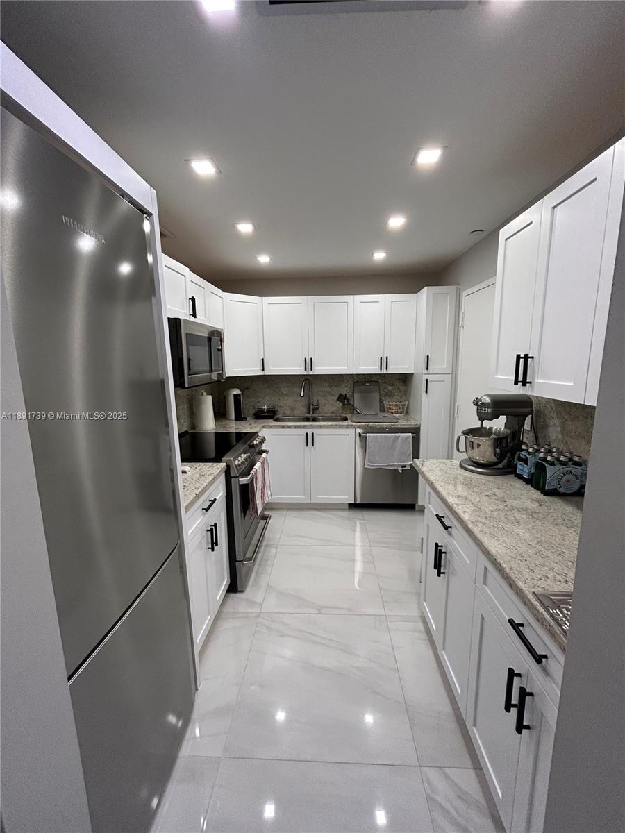 GABLES PLAZA CONDO - Residential Lease