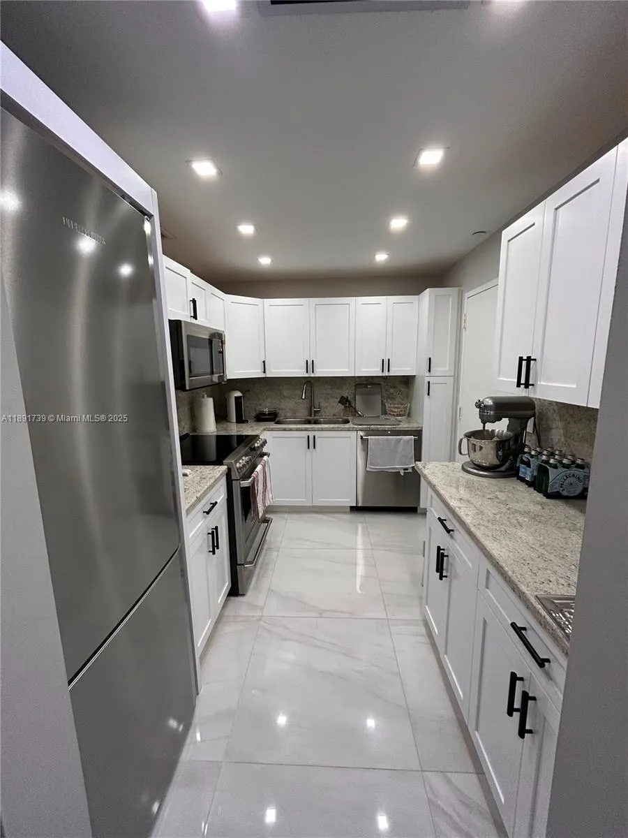 Coral Gables, Florida 33134, United States, 2 Bedrooms Bedrooms, ,2 BathroomsBathrooms,Residential,Active,223600