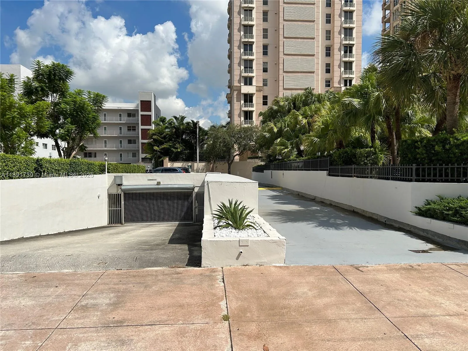 Coral Gables, Florida 33134, United States, 2 Bedrooms Bedrooms, ,2 BathroomsBathrooms,Residential,Active,223600