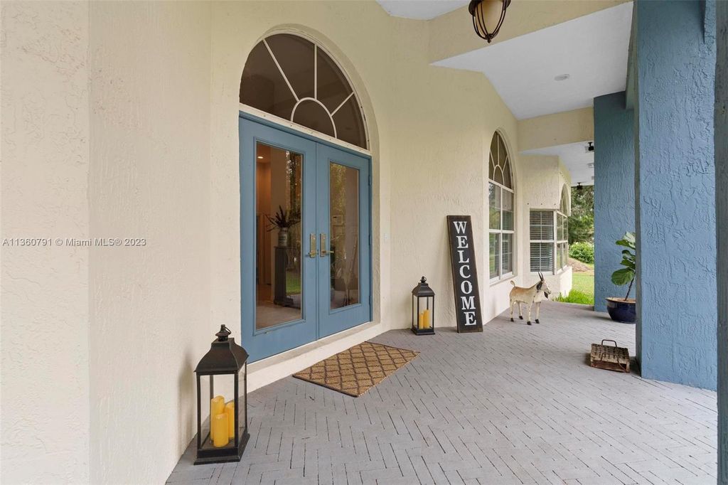 Photo of 5350 SW 198th Ter, Southwest Ranches, FL 33332 (MLS # A11360791)